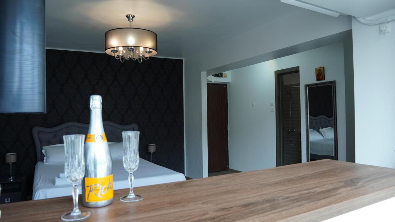 Luxury 1Br Studio Near Hanul Drumetului Bucharest Luaran gambar