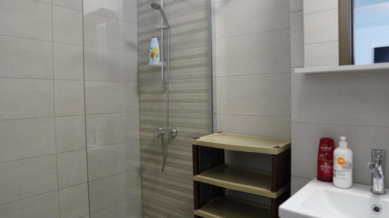 Luxury 1Br Studio Near Hanul Drumetului Bucharest Luaran gambar